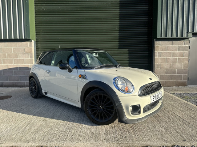 MINI HATCH
