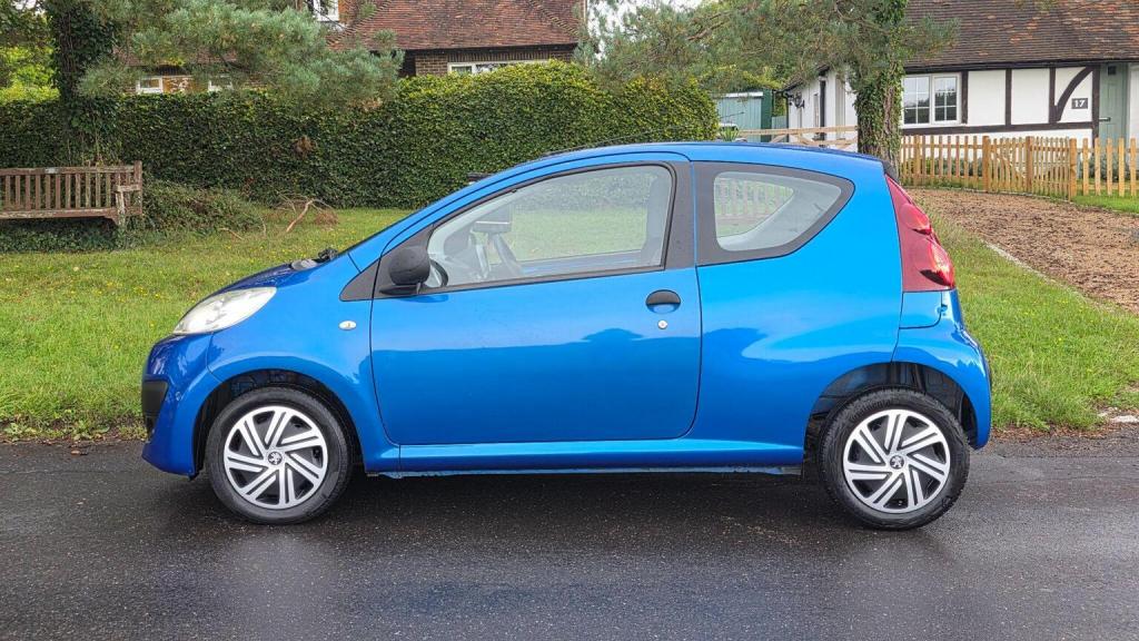 PEUGEOT 107