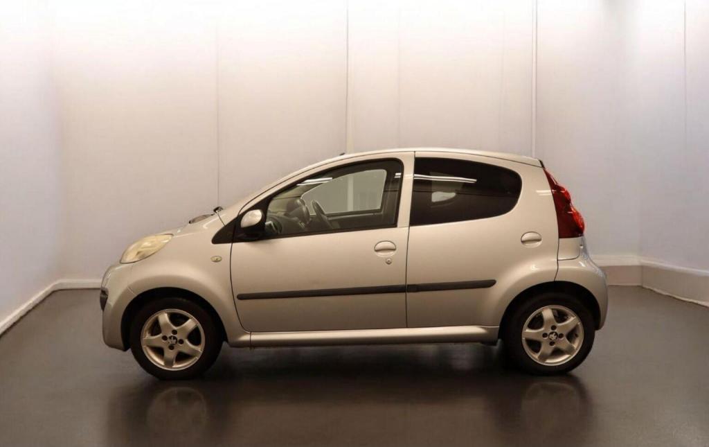 PEUGEOT 107