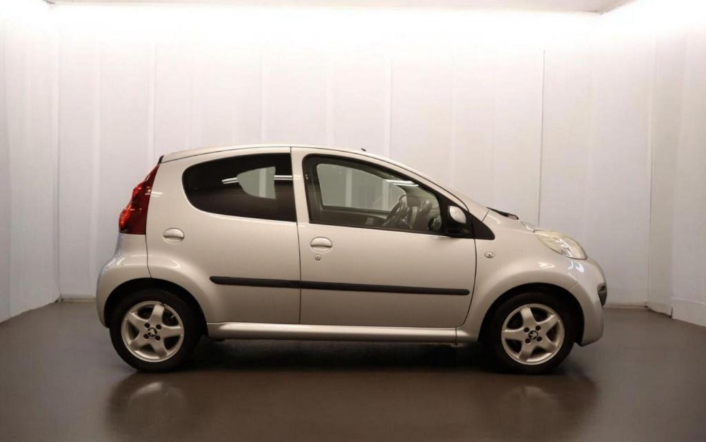 PEUGEOT 107