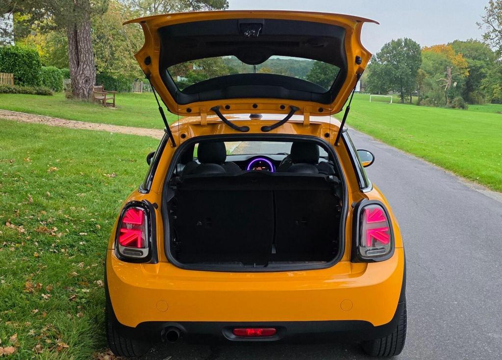 MINI HATCH