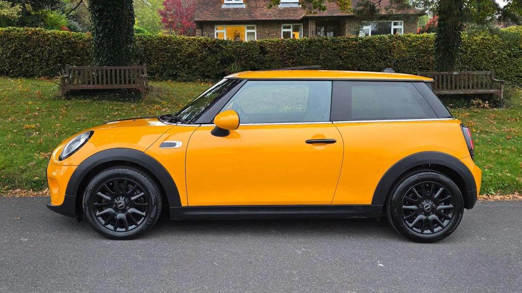 MINI HATCH