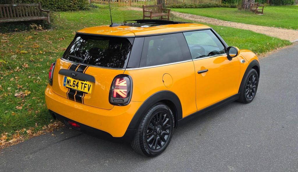 MINI HATCH
