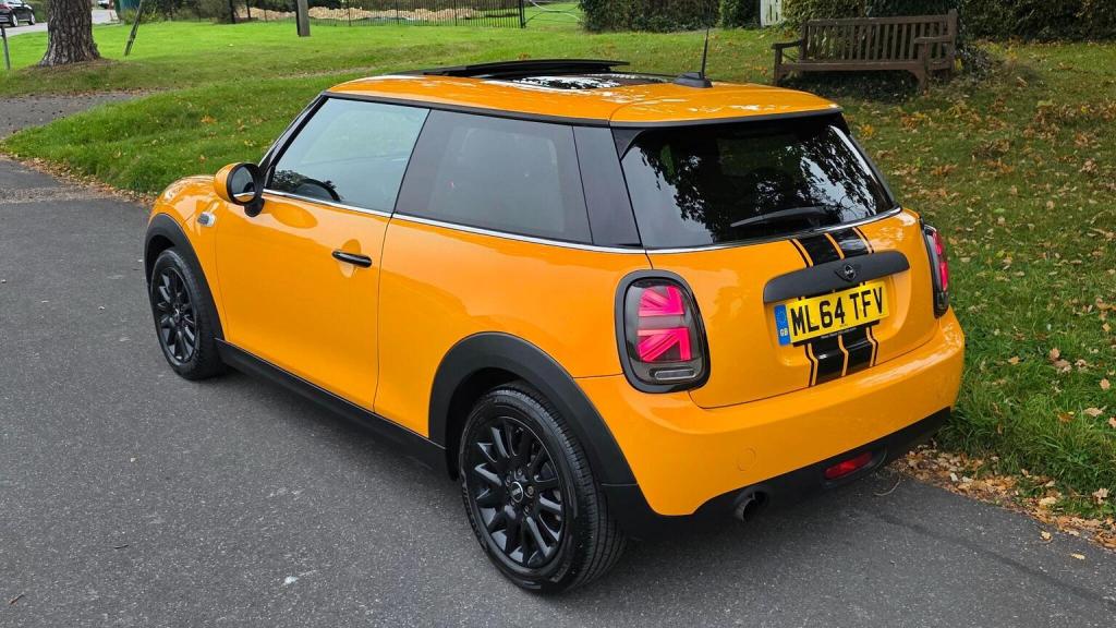 MINI HATCH