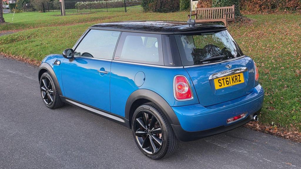 MINI HATCH