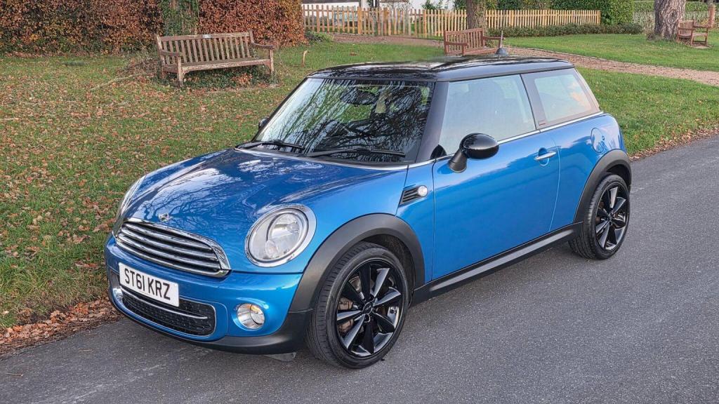 MINI HATCH