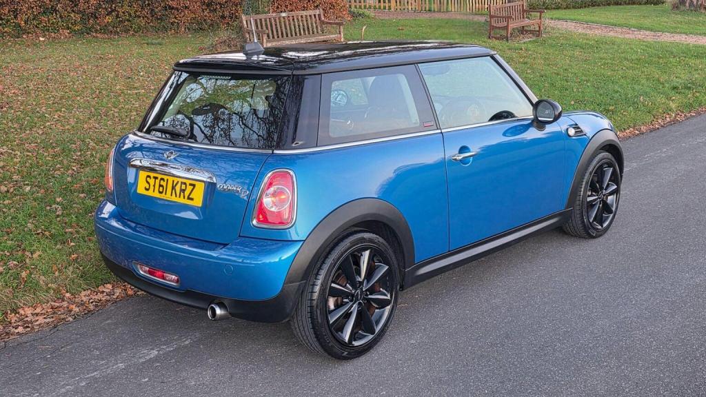 MINI HATCH
