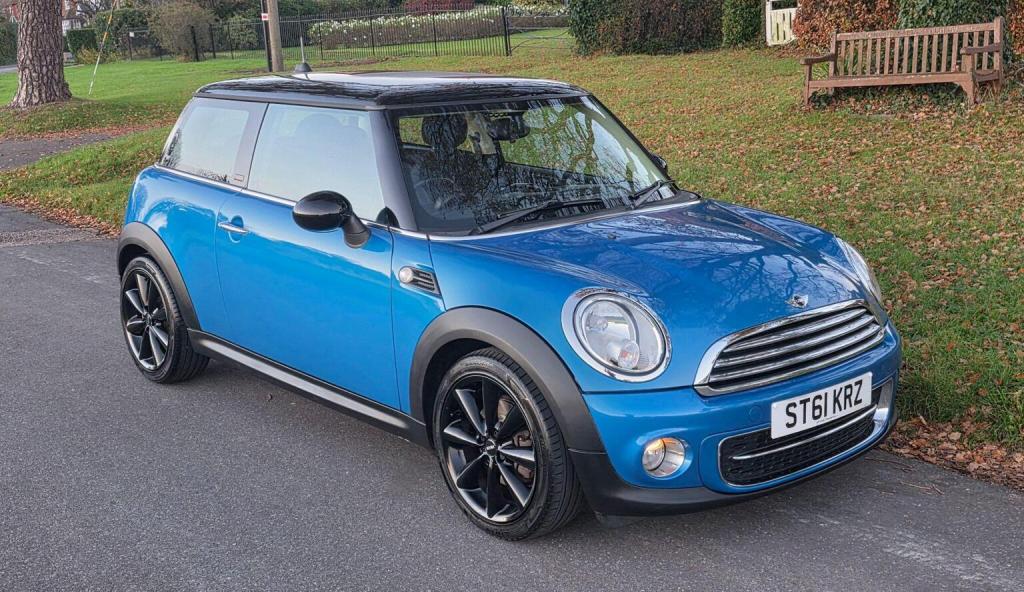 MINI HATCH
