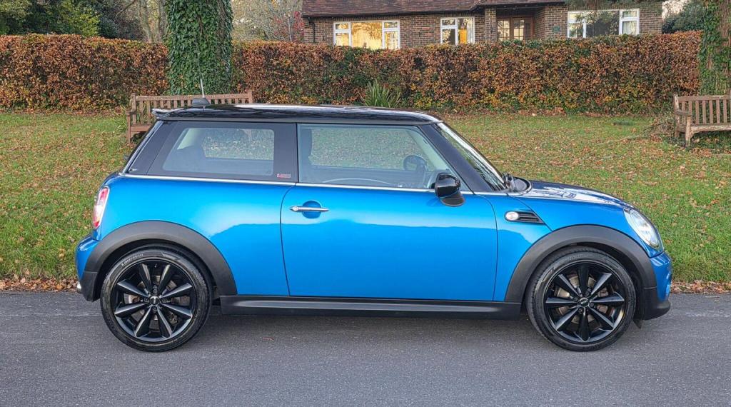 MINI HATCH