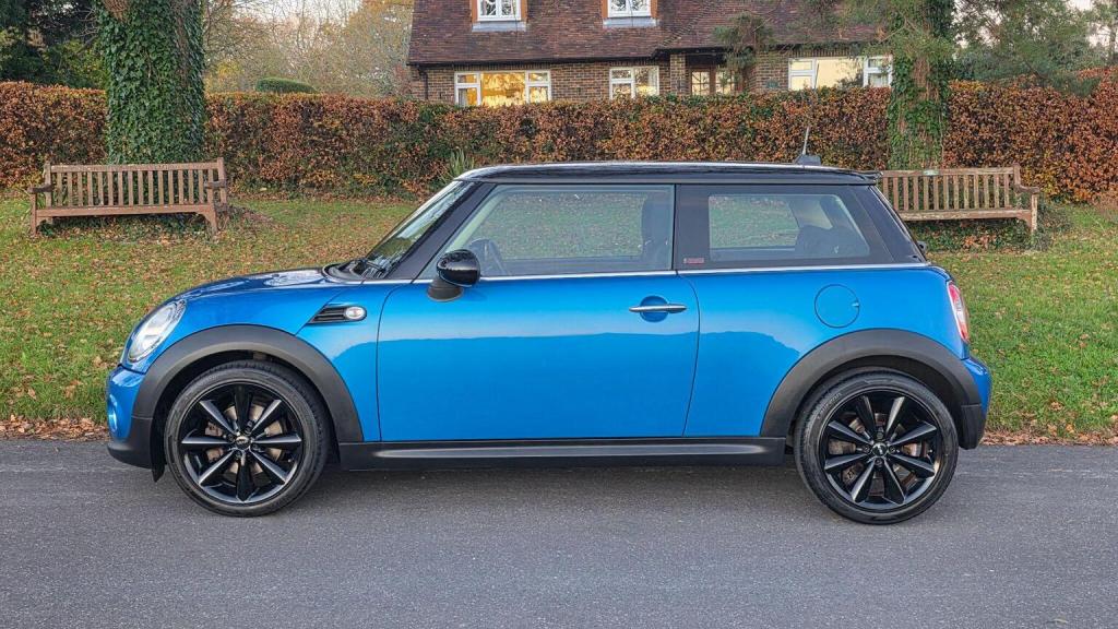 MINI HATCH