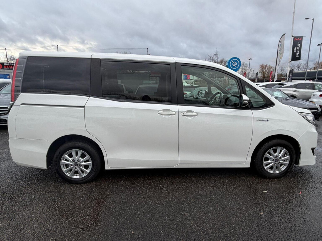 TOYOTA NOAH