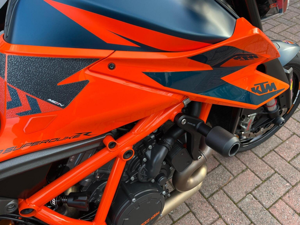 KTM 1290 SUPER DUKE R