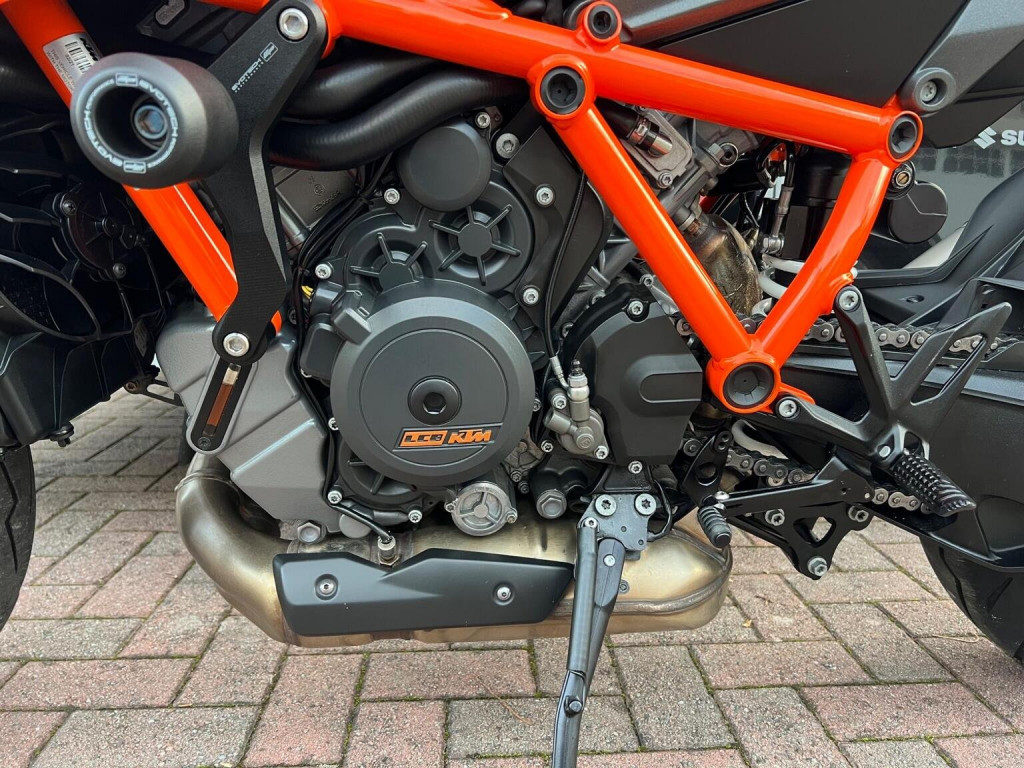 KTM 1290 SUPER DUKE R