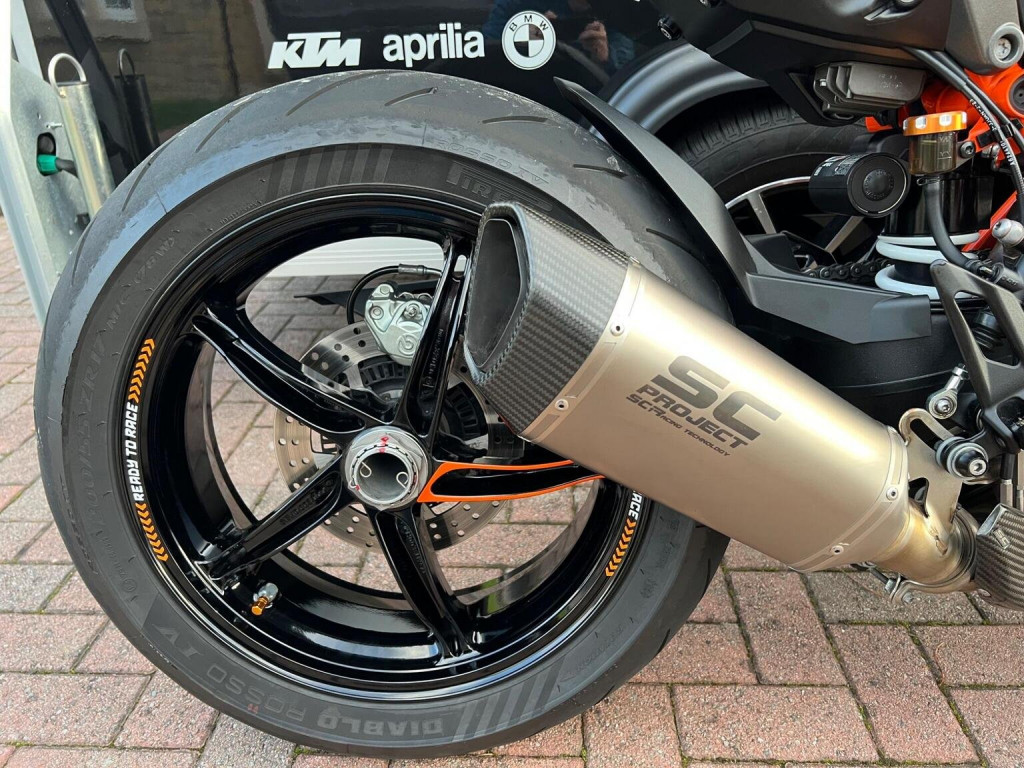 KTM 1290 SUPER DUKE R