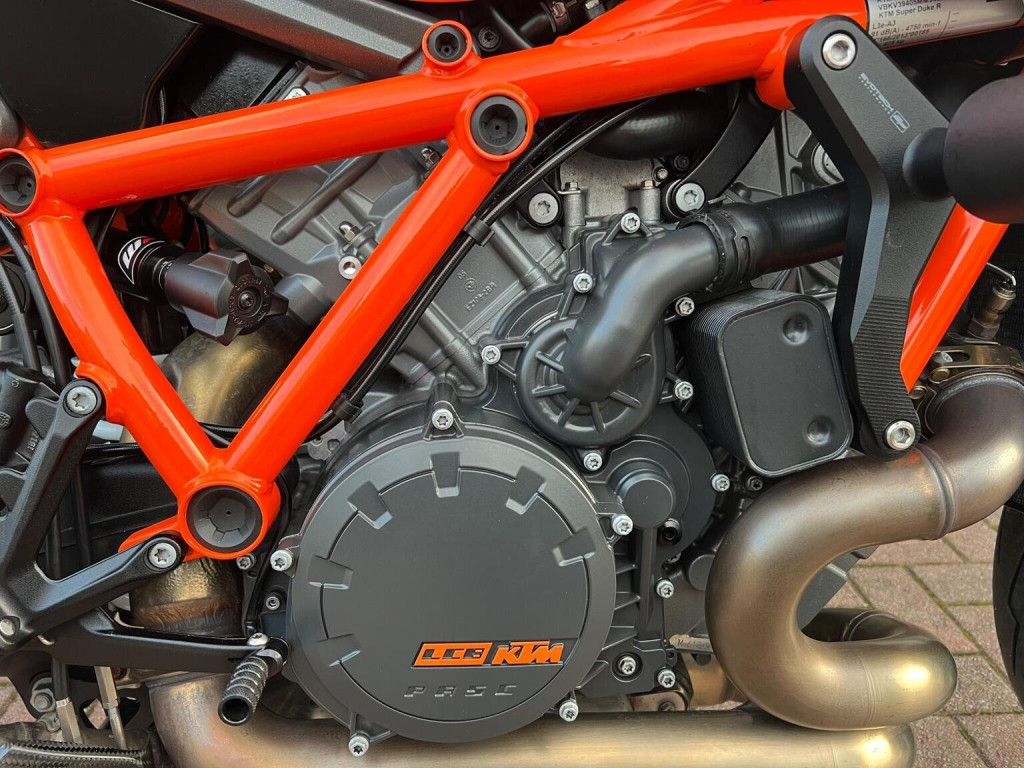 KTM 1290 SUPER DUKE R