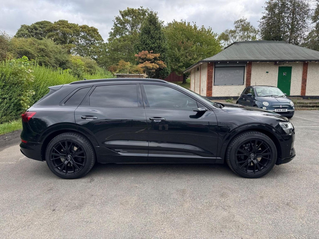 AUDI E-TRON