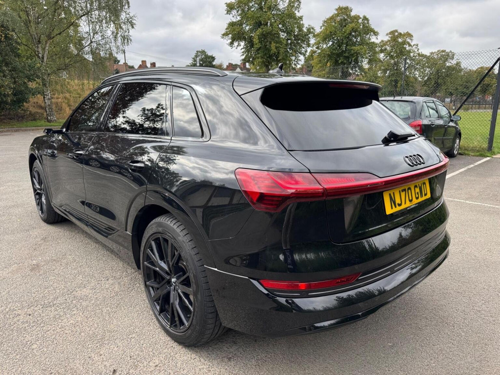 AUDI E-TRON