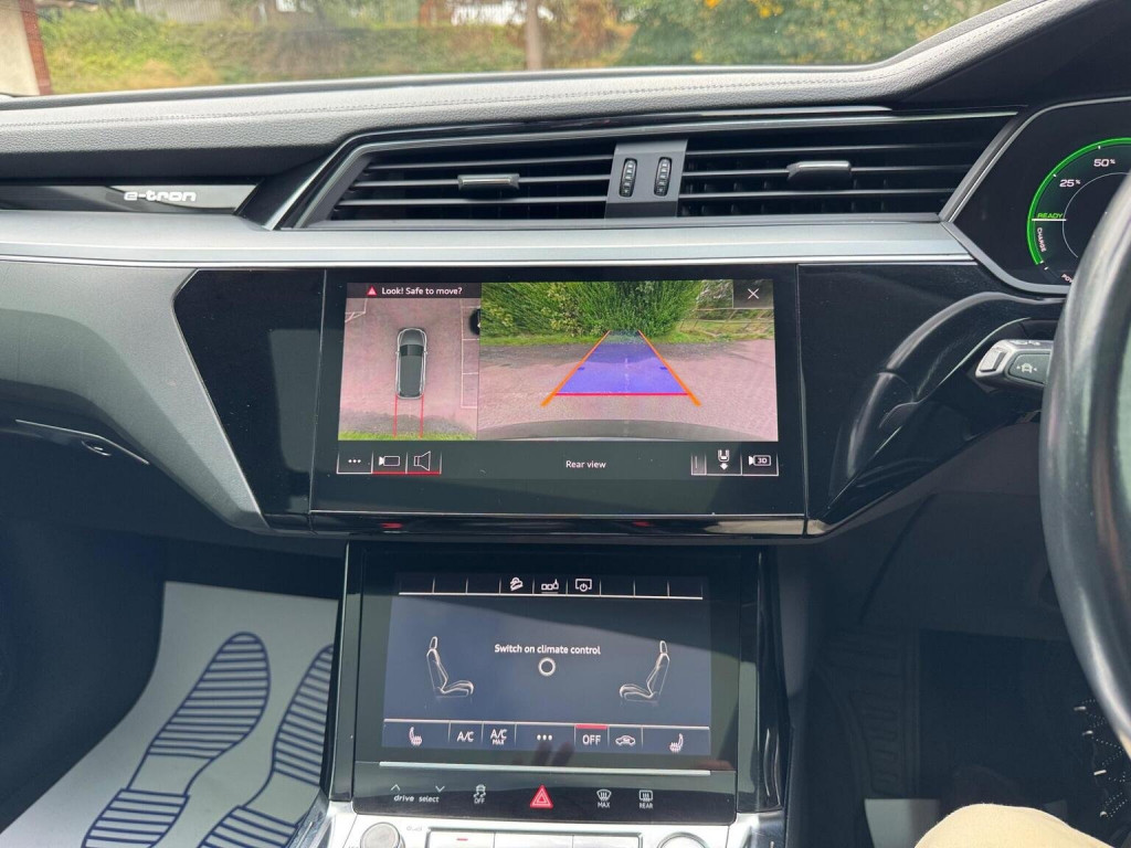 AUDI E-TRON