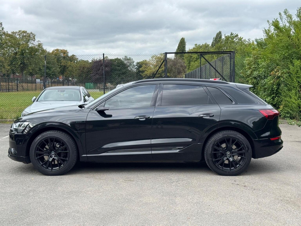AUDI E-TRON