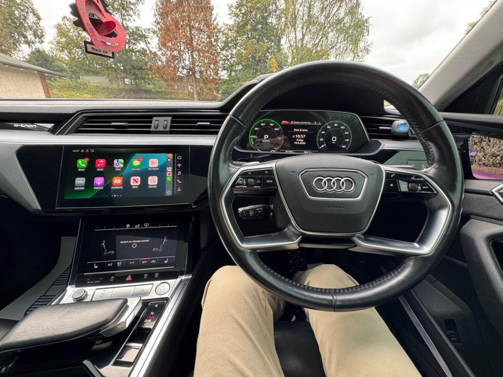 AUDI E-TRON