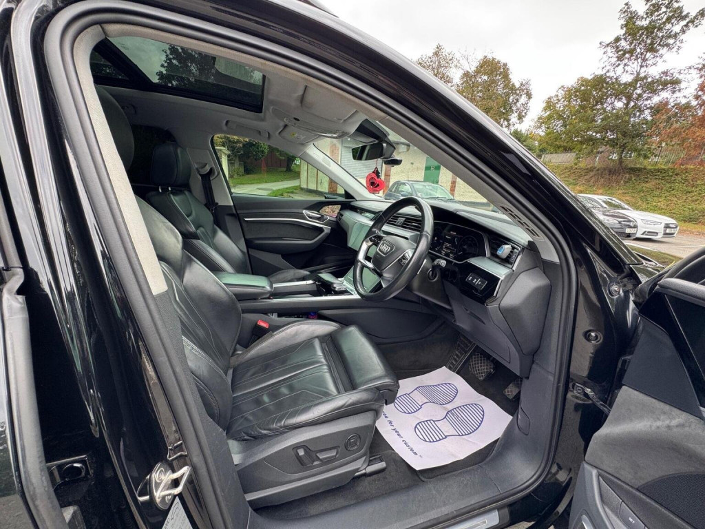 AUDI E-TRON