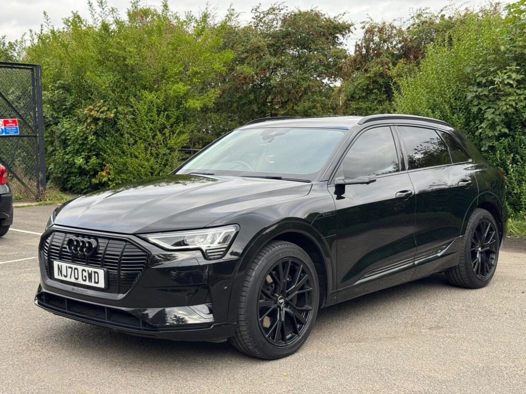 AUDI E-TRON