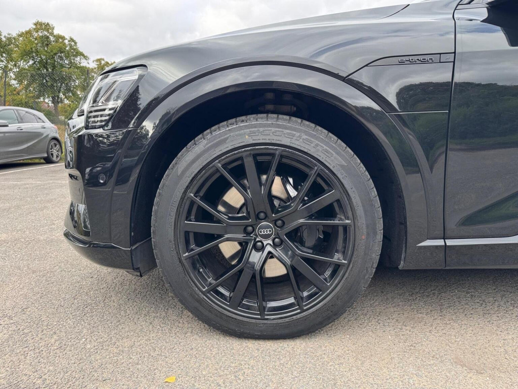 AUDI E-TRON
