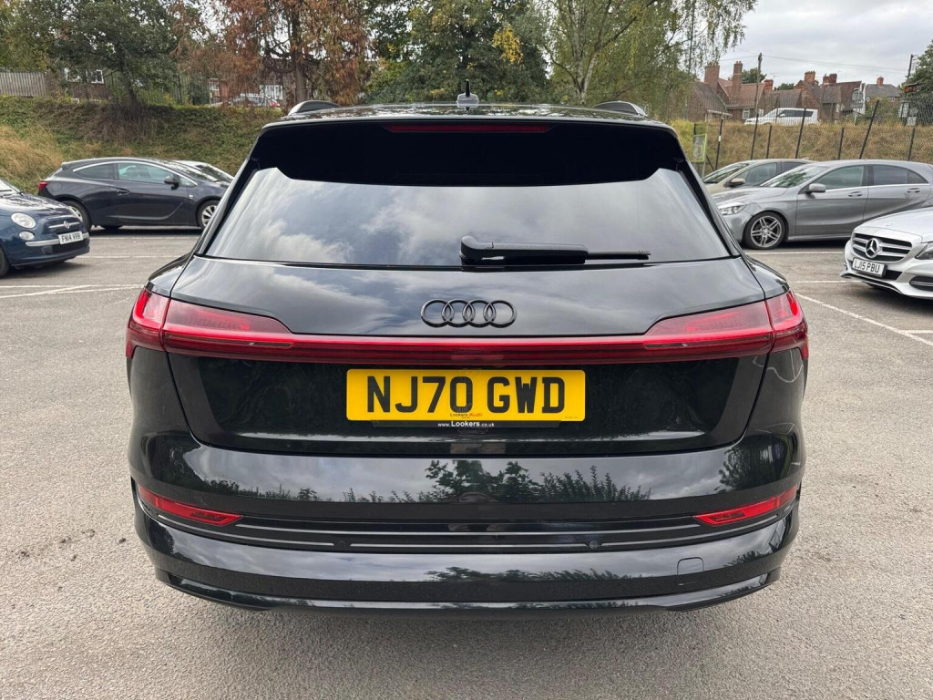 AUDI E-TRON