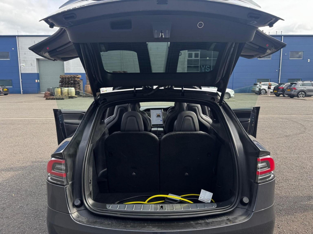 TESLA MODEL X