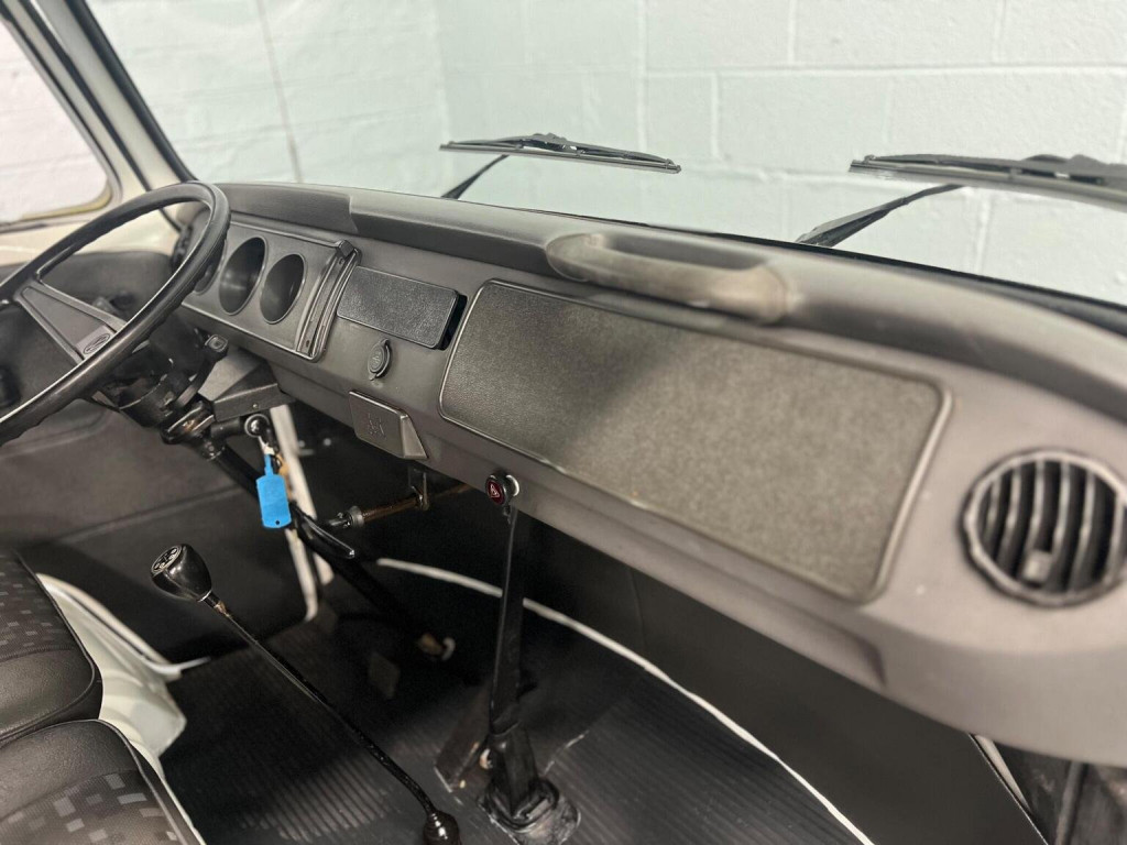 VOLKSWAGEN CAMPERVAN