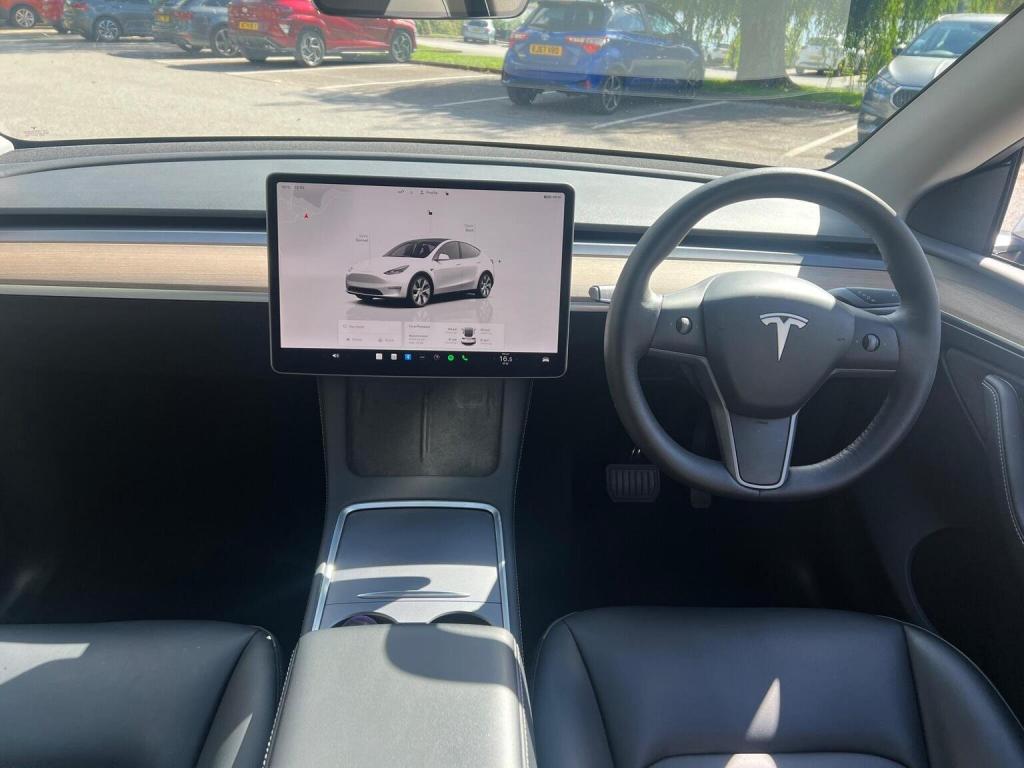 TESLA MODEL Y
