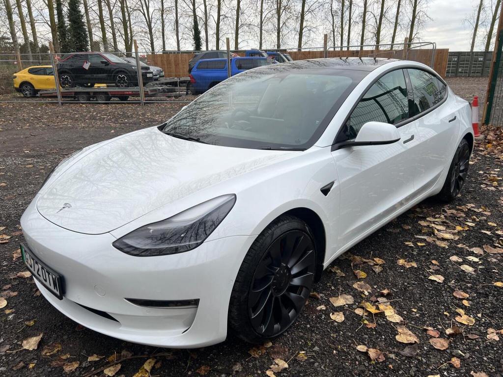 TESLA MODEL 3