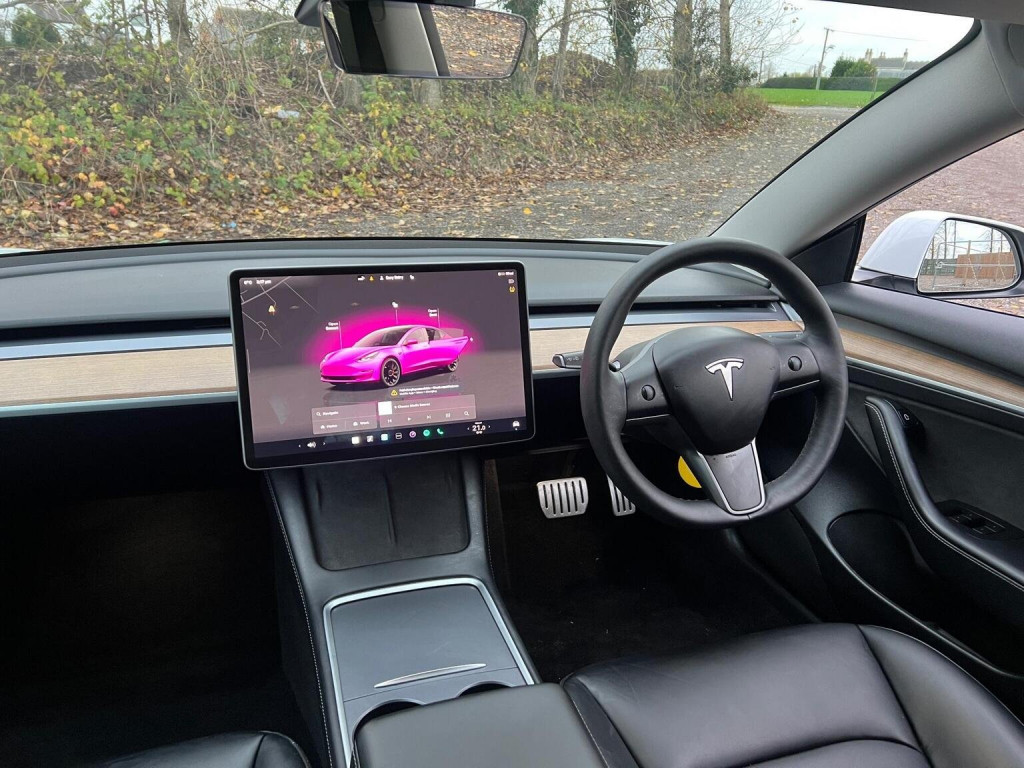 TESLA MODEL 3
