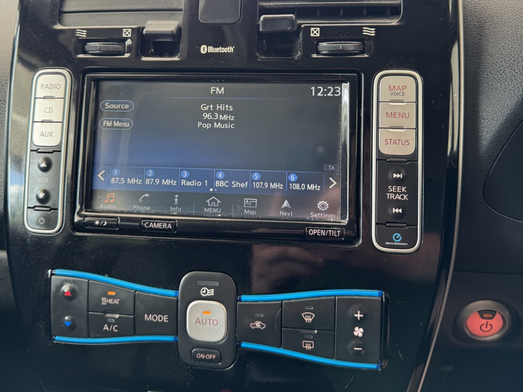 NISSAN LEAF