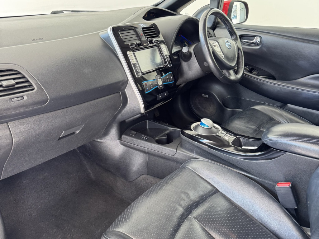 NISSAN LEAF