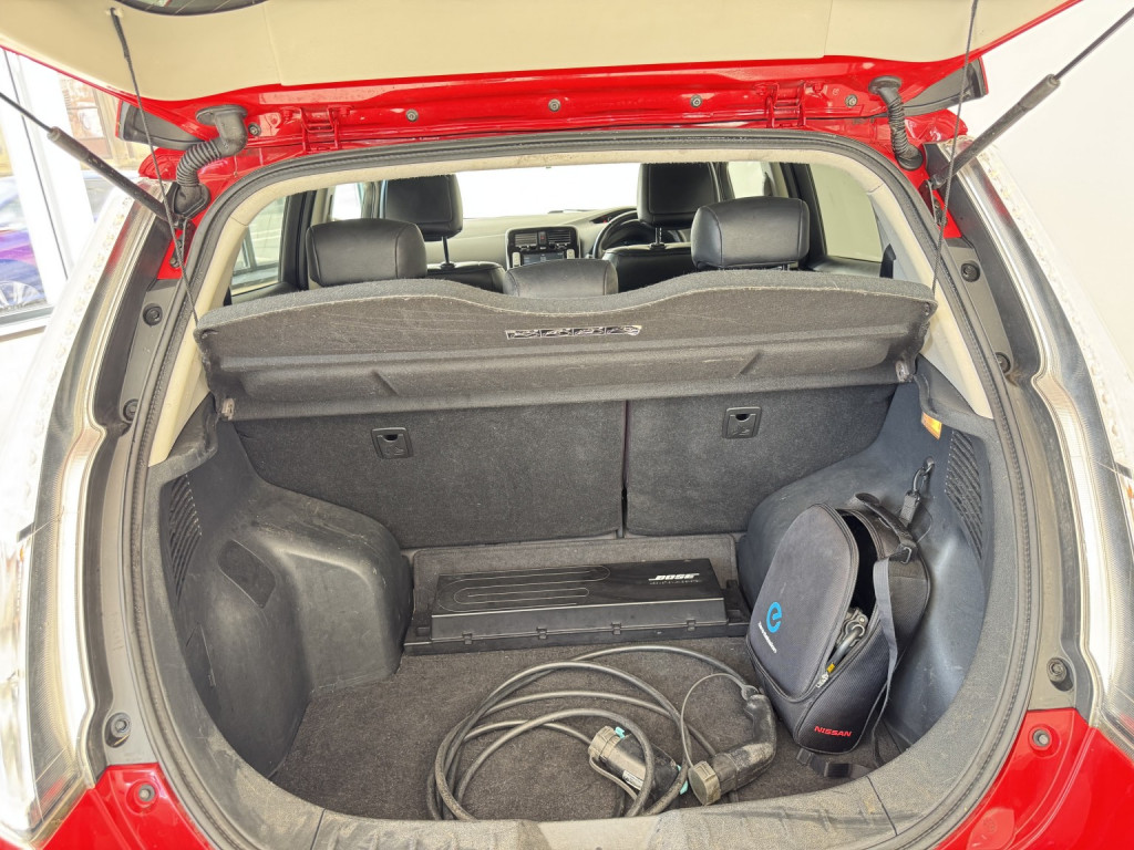NISSAN LEAF