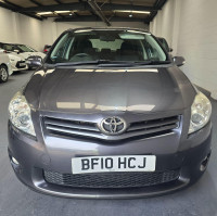 TOYOTA AURIS