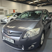 TOYOTA AURIS