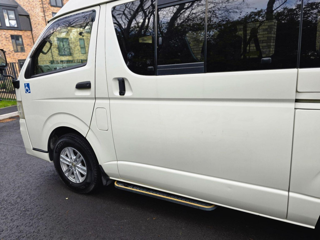 TOYOTA HIACE