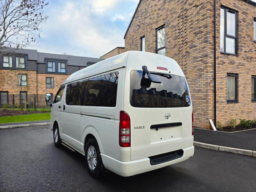 TOYOTA HIACE