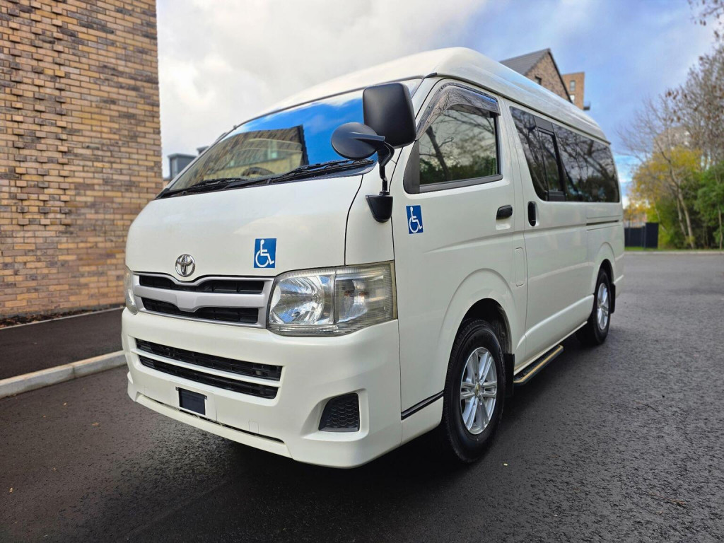 TOYOTA HIACE