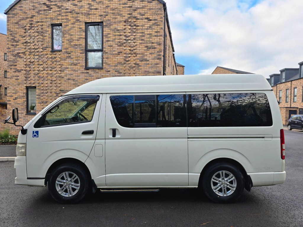 TOYOTA HIACE