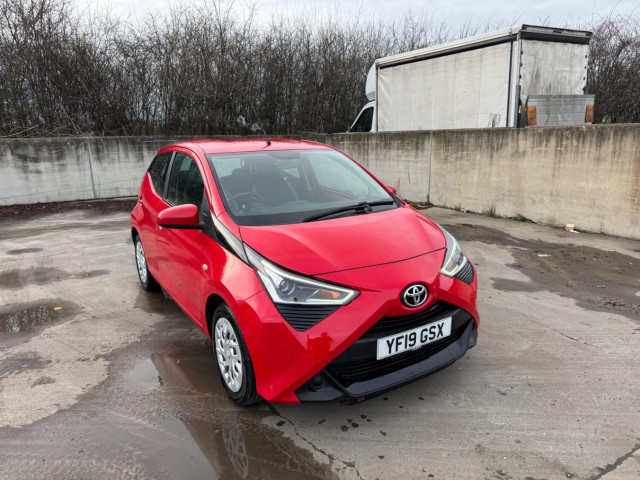 TOYOTA AYGO 1.0 VVT-i x-play