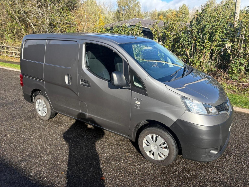NISSAN NV200
