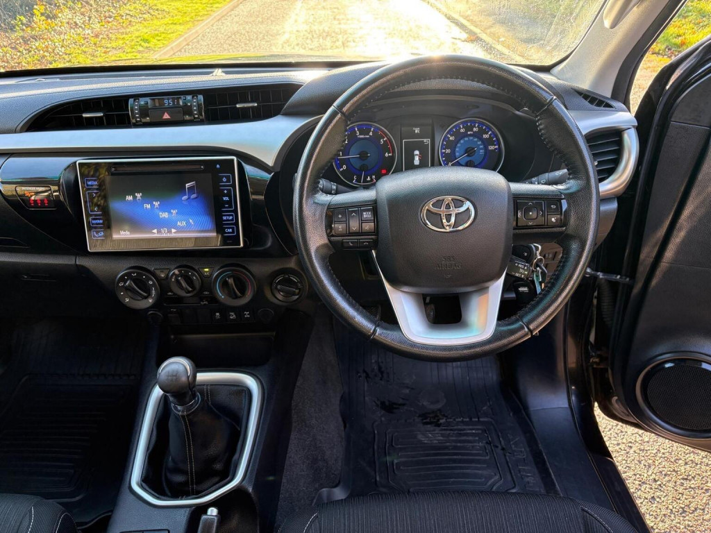 TOYOTA HILUX