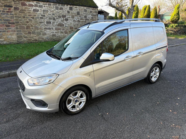 FORD TRANSIT COURIER