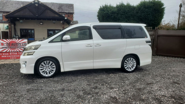 TOYOTA VELLFIRE