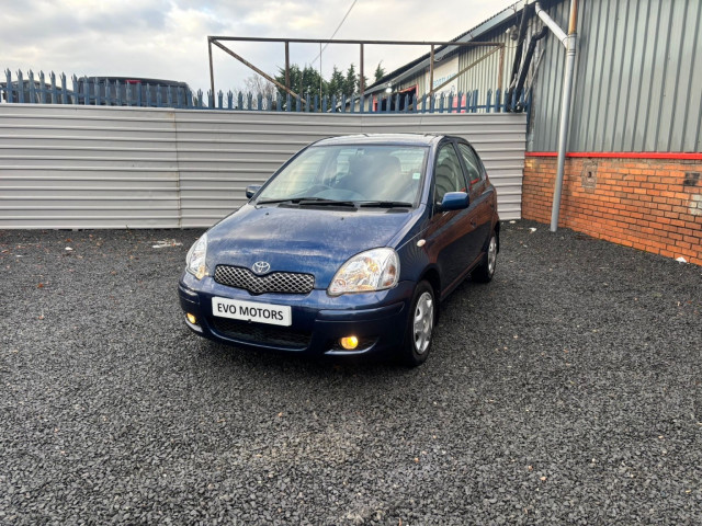 TOYOTA YARIS 1.0 VVT-i Colour Collection