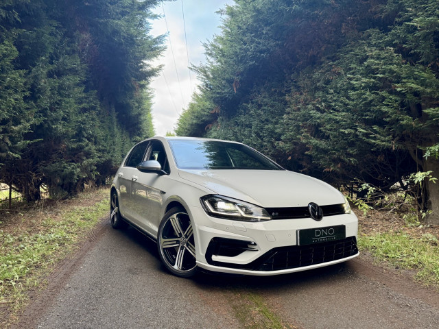 VOLKSWAGEN GOLF 2.0 TSI BlueMotion Tech R