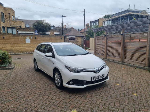 TOYOTA AURIS